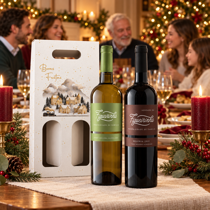 Brinde à Família: Figueirinha Branco e Herdade da Figueirinha Reserva Tinto diante da caixa de Natal